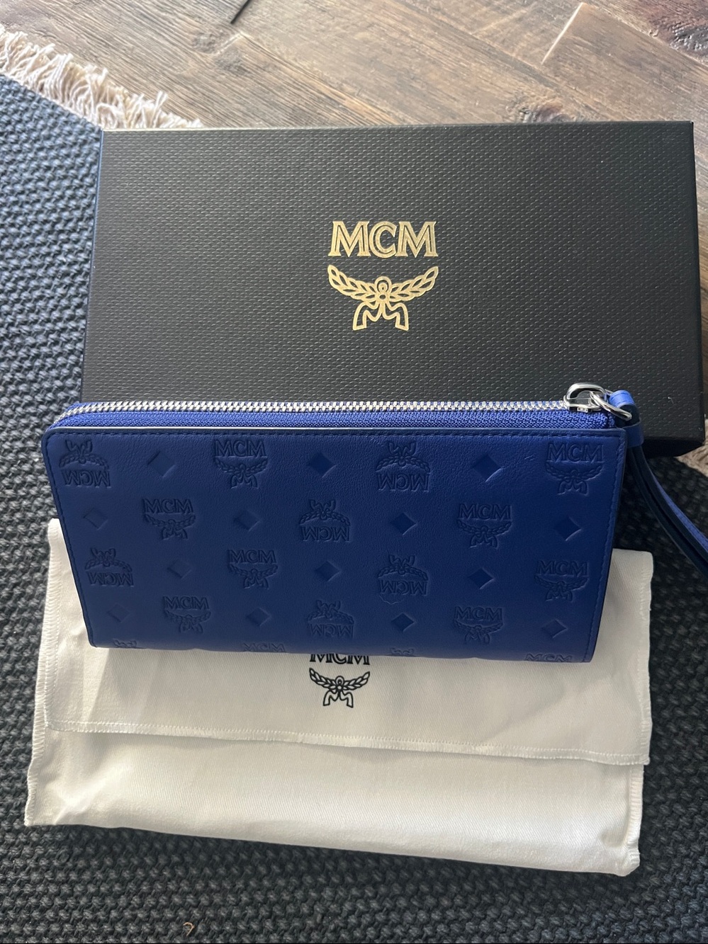 MCM Aren Zip Around Large Wallet -New - Picture 9 of 17